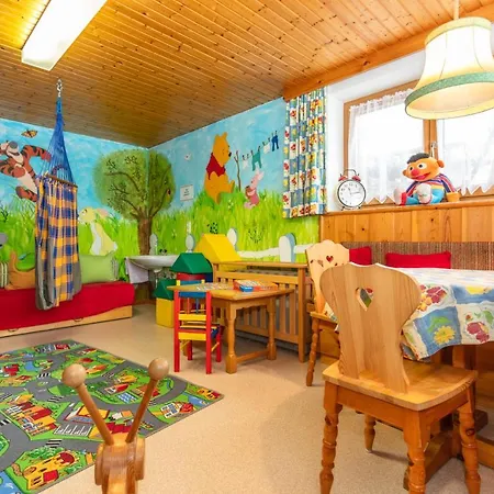 Gaestehaus Luggau Apartamento *
