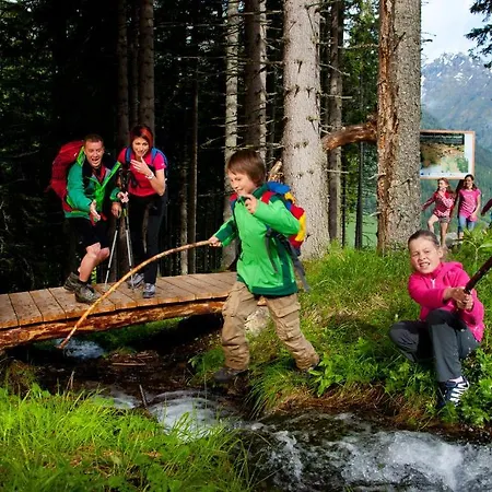 Gaestehaus Luggau דירה ראוריס